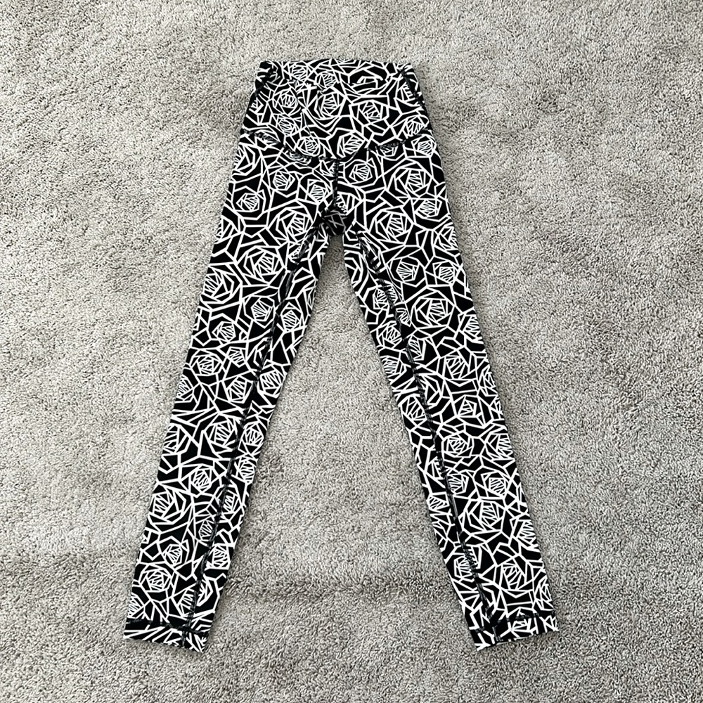 Lululemon beautiful design leggings